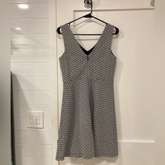 Loft Dress - V Neck & Back - Picture 3 of 3